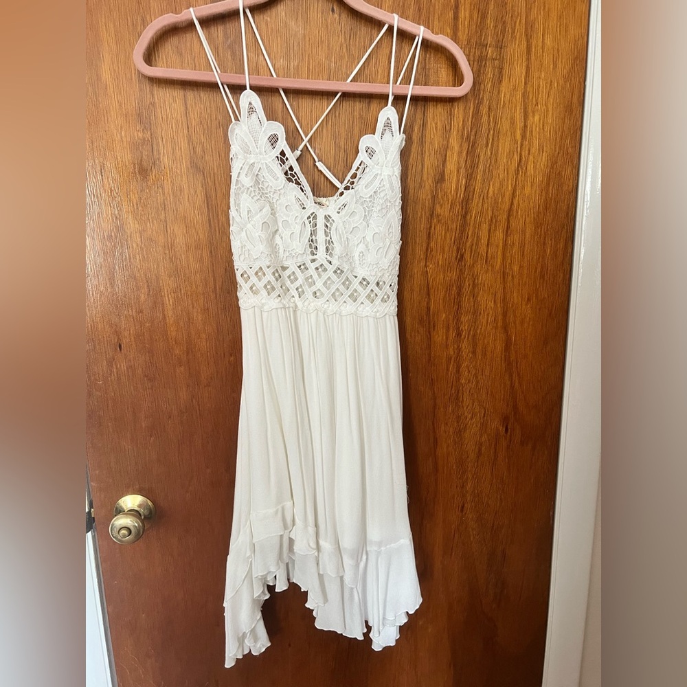 Women’s Summer Casual Short White Flowy Dress w/ Lace Embroidered Bust XS Bridal
